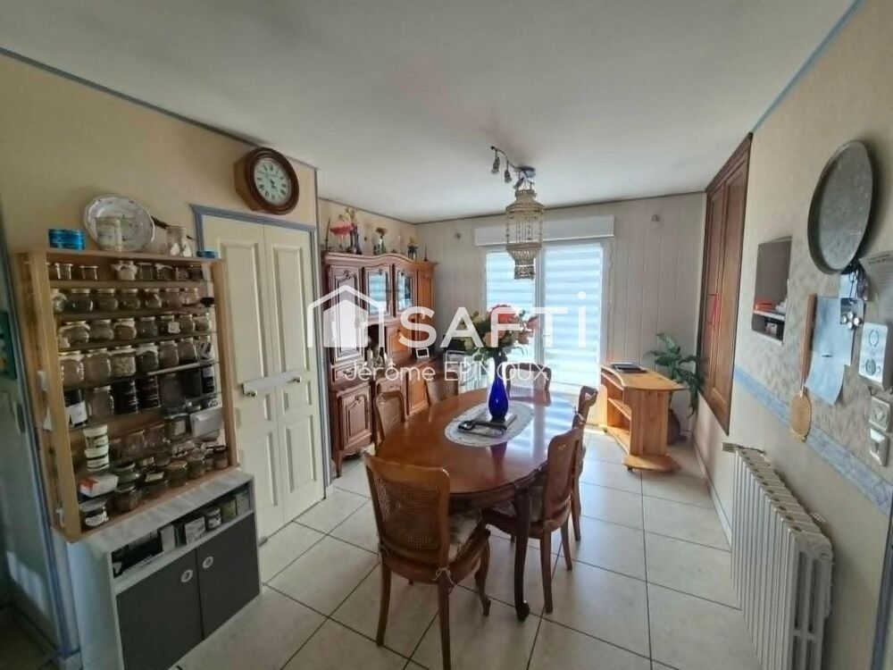 Vente Maison Plusieurs options pour cette demeure, la possibilité d'un appartement ou local indépendant de 35m2 + 160m2 de hangar pour mécani Antran