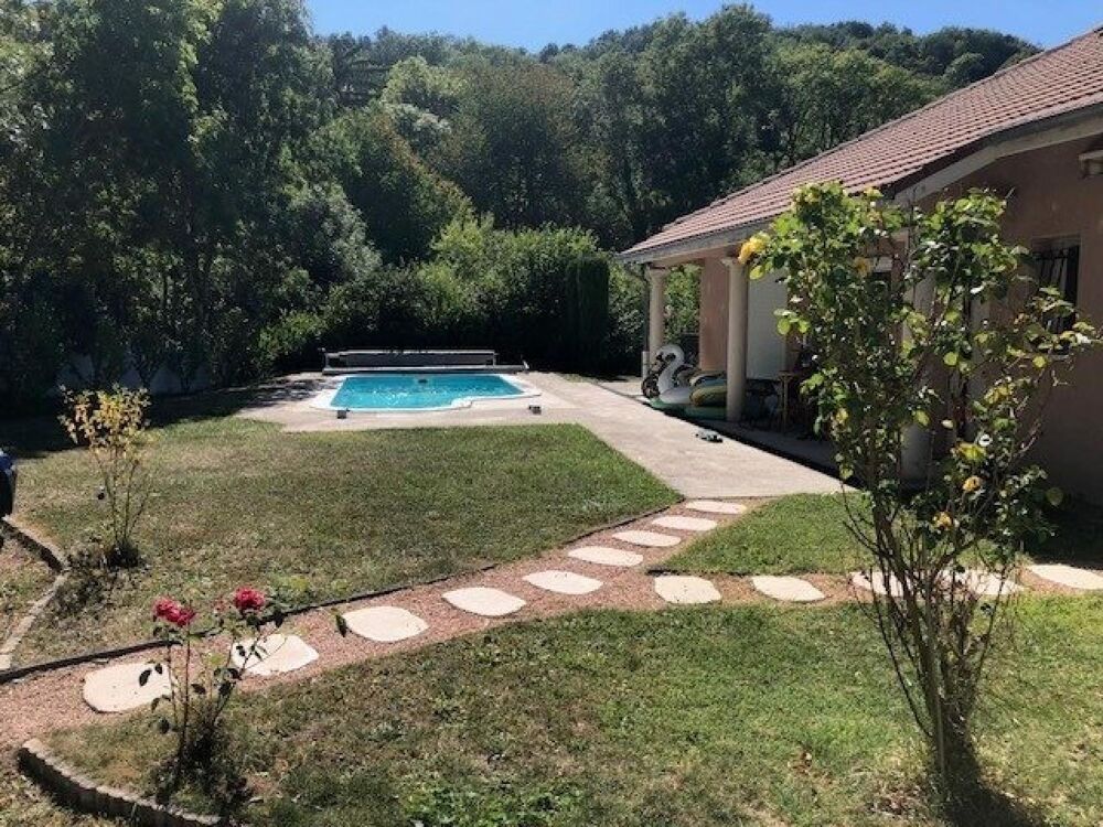 Maison individuelle plain-pied 142 m²  Piscine  Terrain 951 m²  Nivolas-Vermelle