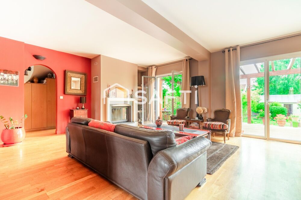 Vente Maison Une maison familiale rare aux volumes généreux, avec jardin, terrasse et espace professionnel indépendant. Versailles