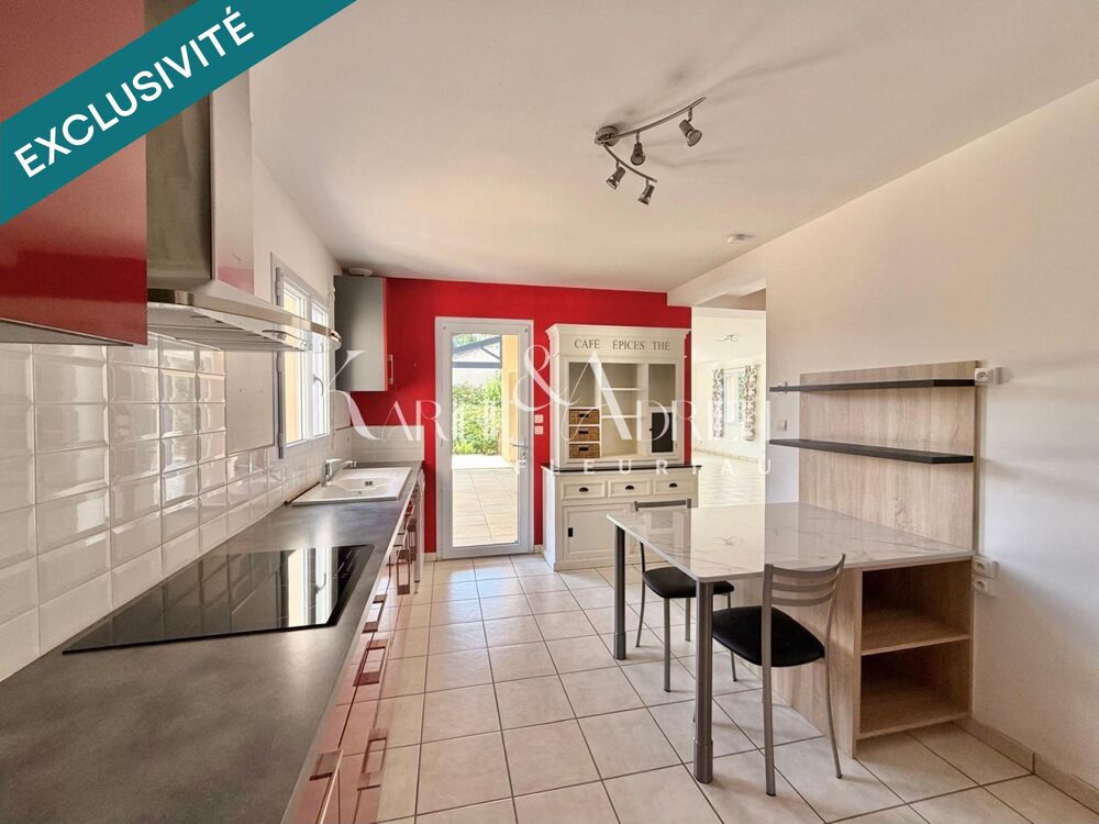 Villa avec vie de plain-pied, jardin et double garage