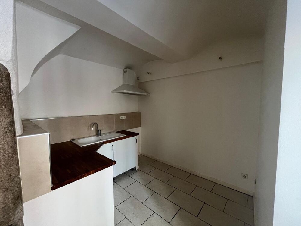 Location Appartement T2 au rez de chaussée d'un immeuble bien situé 38460 CREMIEU Cremieu