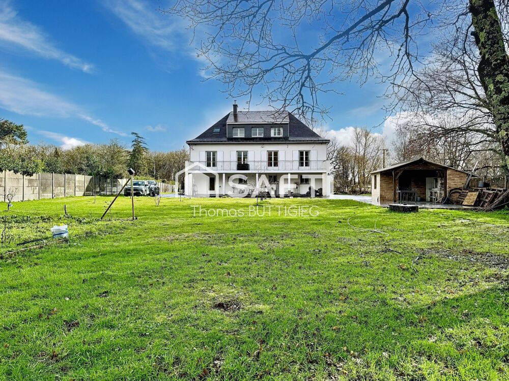 Belle propriété, 6 chambres, garages et parc.