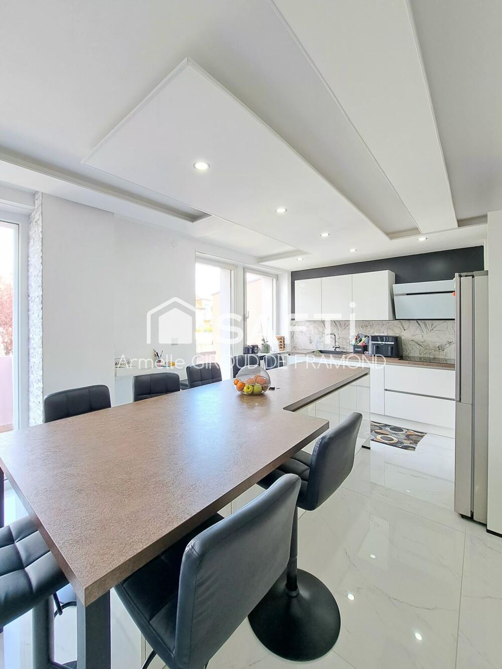 Vente Maison Coup de cœur , à Mulhouse dans le quartier prisé du Bas-Rebberg limite Brunstatt, belle et vaste maison mitoyenne de 194 m2, 8 p Mulhouse