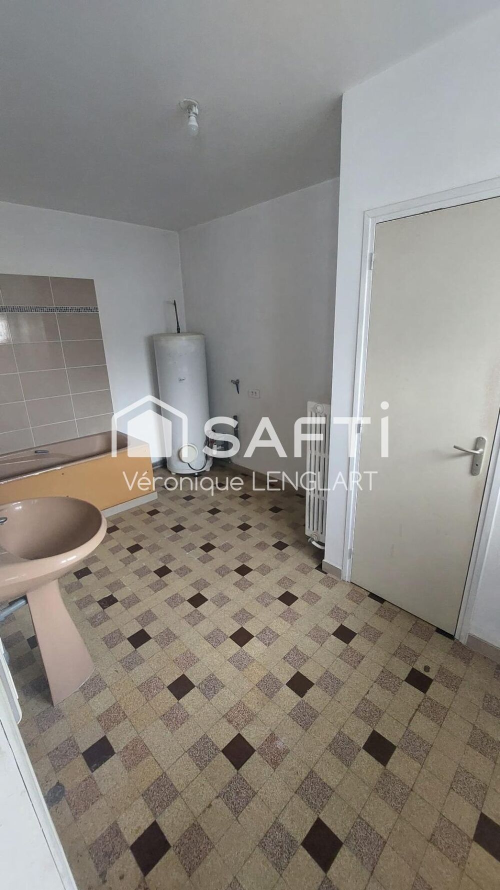Vente Maison Ensemble immobilier composé d'une fermette au carré, grange de 300 m2 et deux terrains à bâtir La neuville