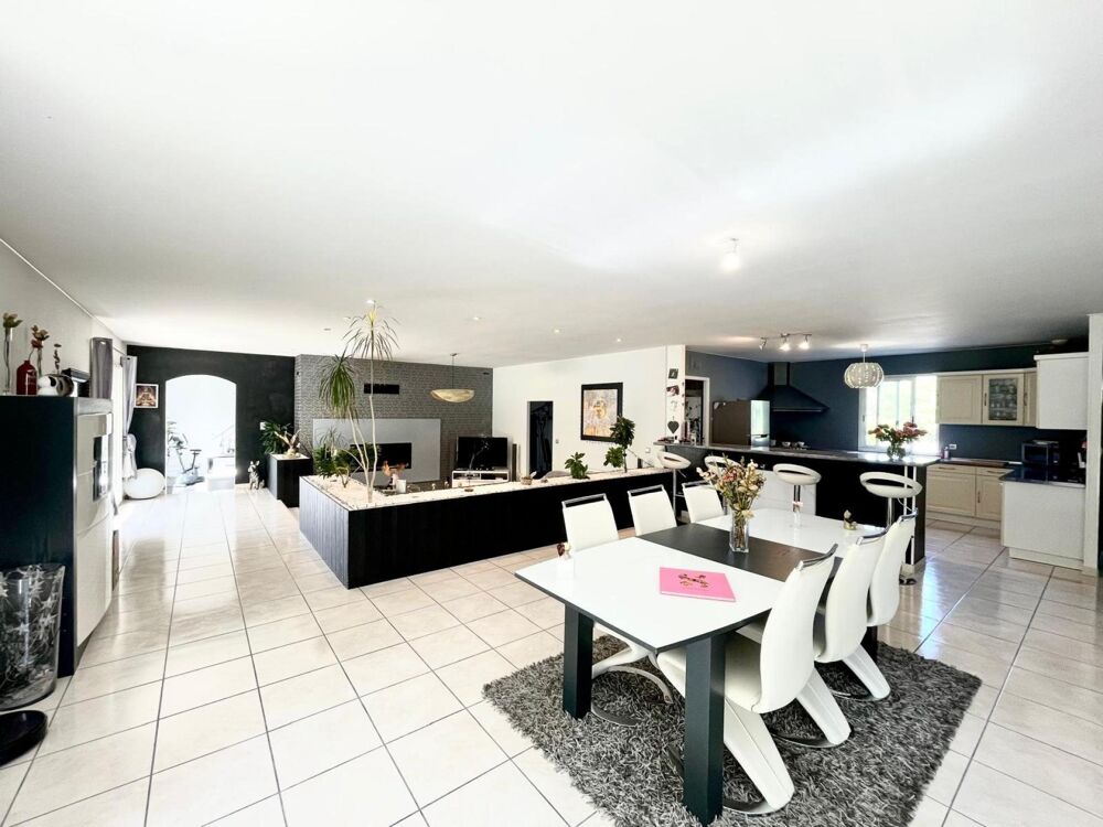 Maison familiale 209 m² - Grande pièce de vie - Moins de 15 min du centre-ville et de la gare LGV