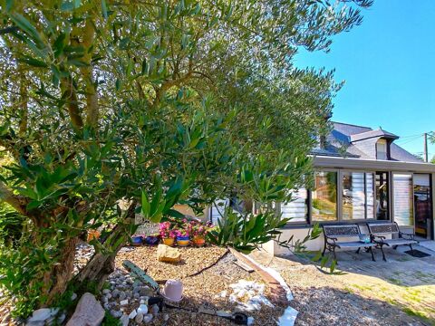   Maison de charme 3 chambres, avec magnifique jardin et son bassin d'agr�ment ! Vie de plain-pied possible. Maison - 6 pi�ce(s) - 120 m�