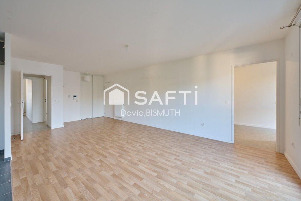 Appartement 4 pièces 3 chambres de 80 m2 avec Balcon et Place de parking au sous sol DPE "C