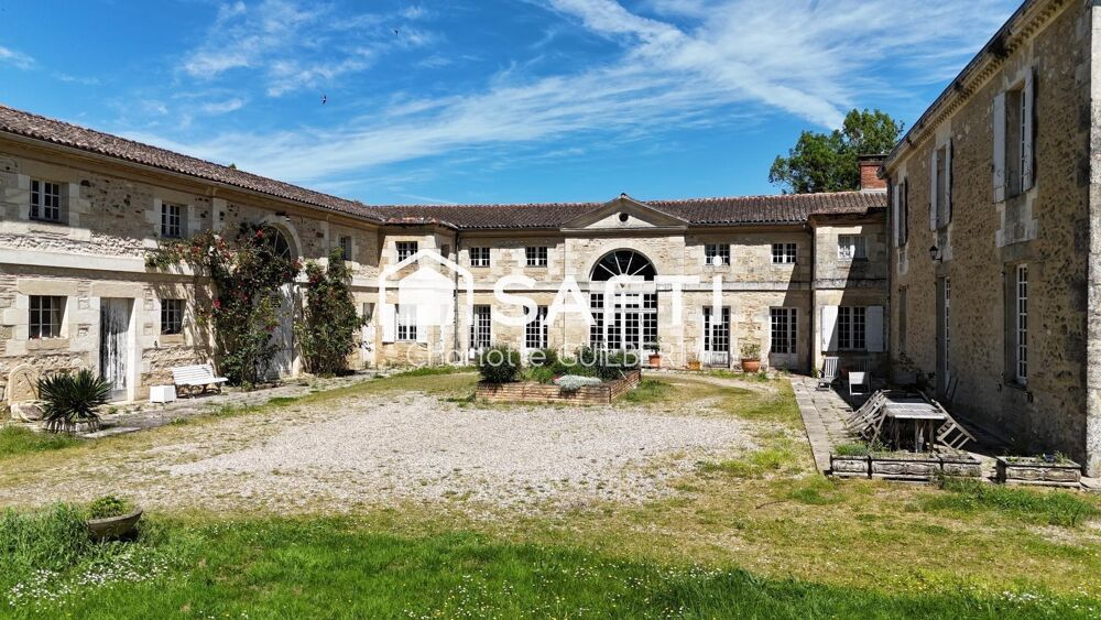 Château avec salle de réception et Piscine