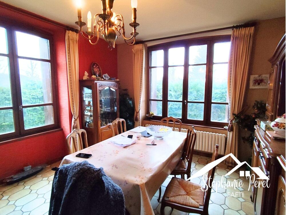 Maison familiale ou projet locatif : 215 m² de potentiel à explorer à Bugeat !
