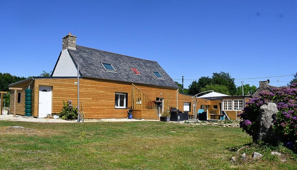 Maison rénovée de 129 m² à Plésidy : posez vos valises !
