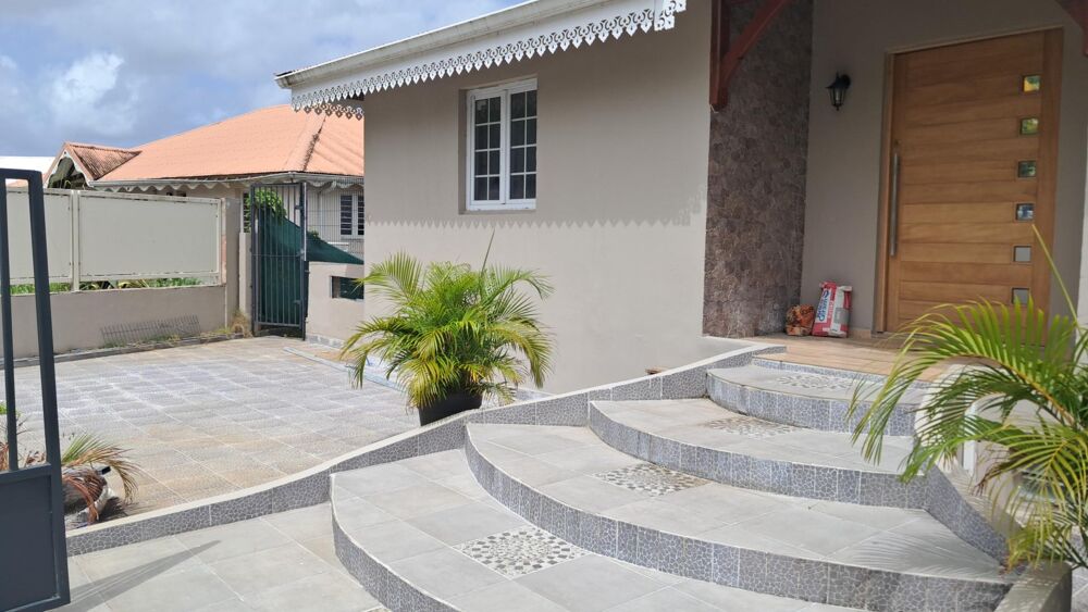 Maison 7 pièces 203 m² · à Ducos · 203 m² · 831 000 €