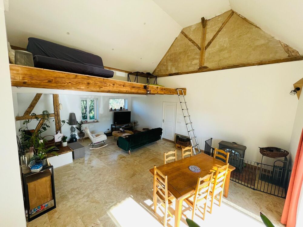 HABITATION rénovée avec dépendances et hangar métallique ouvert
