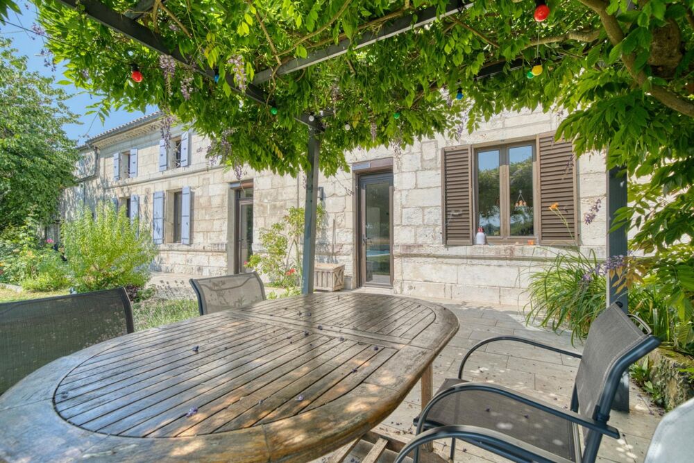 Vente Maison Charmante Charentaise rénovée 4 chambres + piscine Venerand