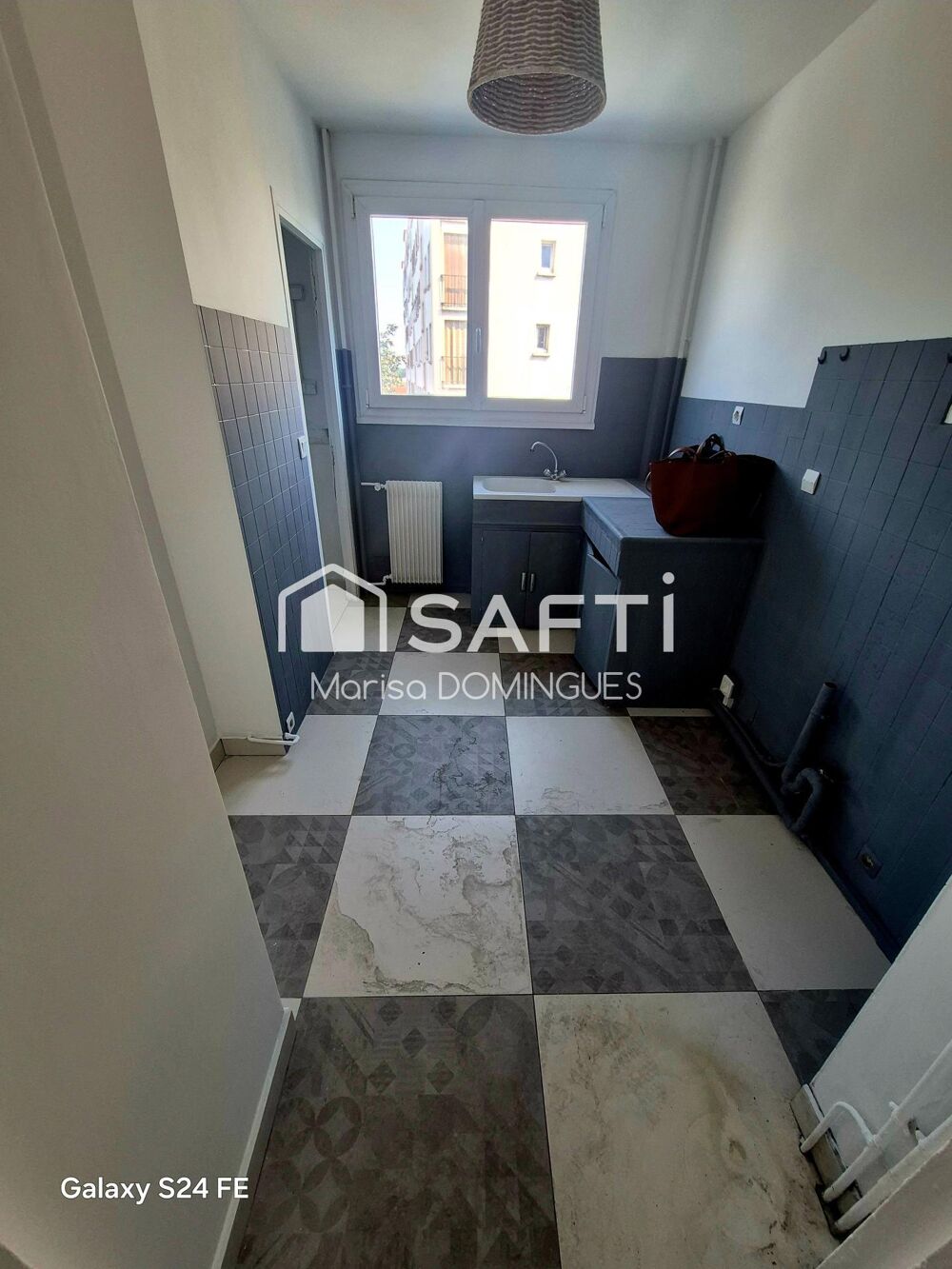 Vente Appartement appartement dispose d'un balcon offrant un espace extérieur privé et d'une cave pour un espace de rangement supplémentaire et un Villeparisis