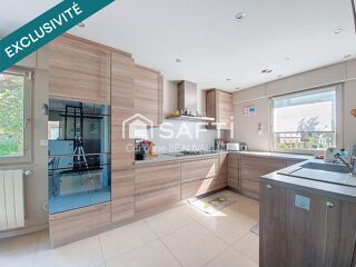  Maison  vendre 7 pices 240 m