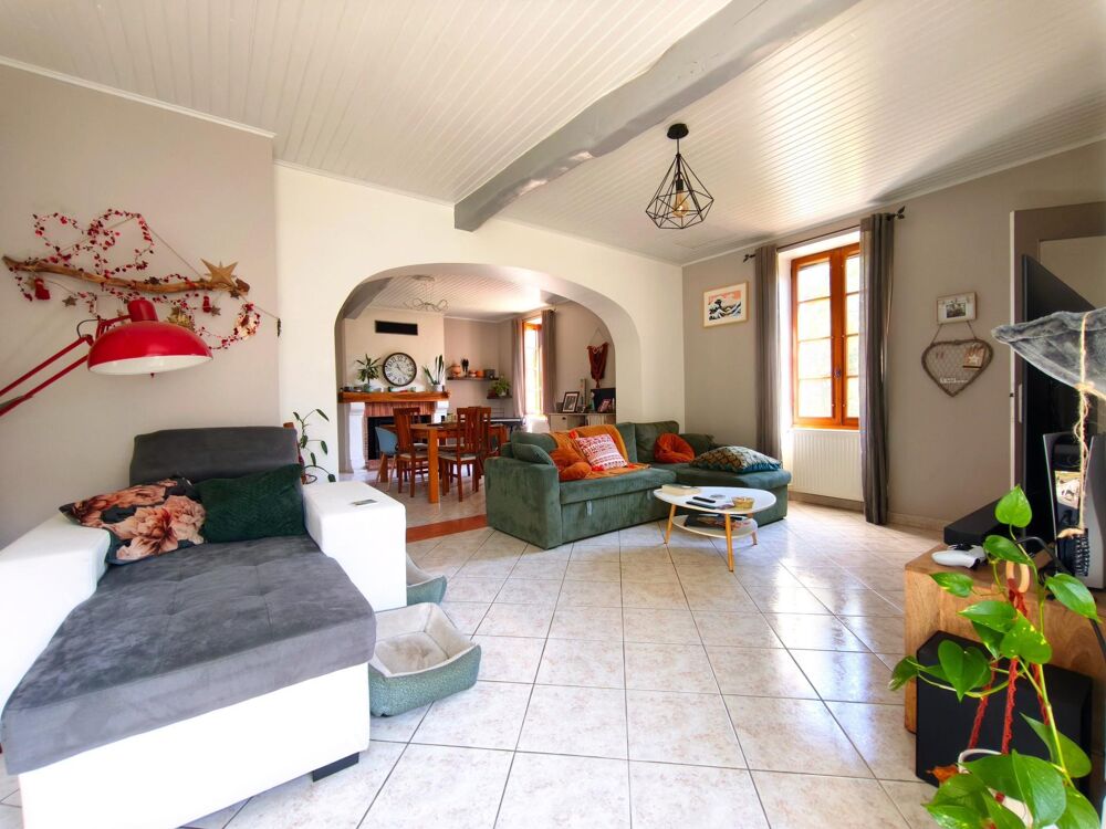 Maison en pierre sans vis à vis + garages + jardin