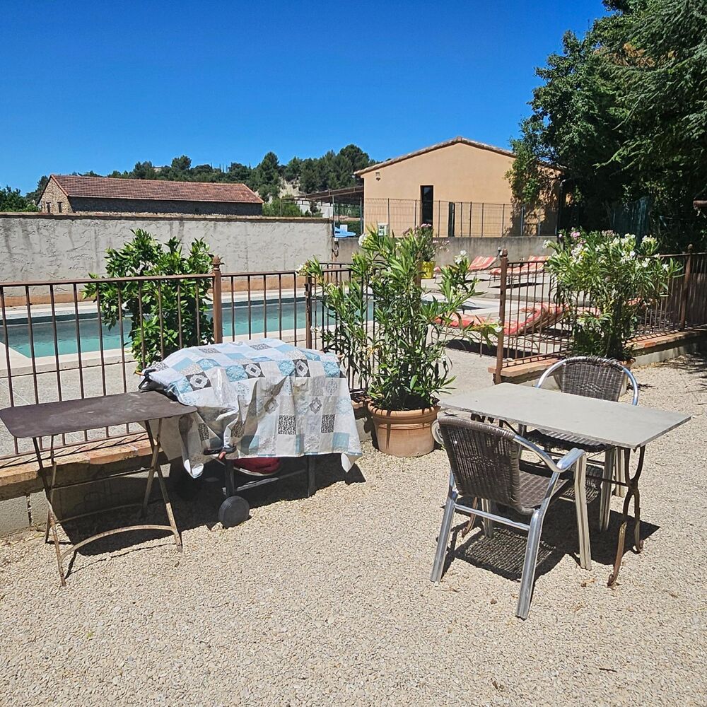 Authentique maison de caractère avec piscine au coeur du Luberon