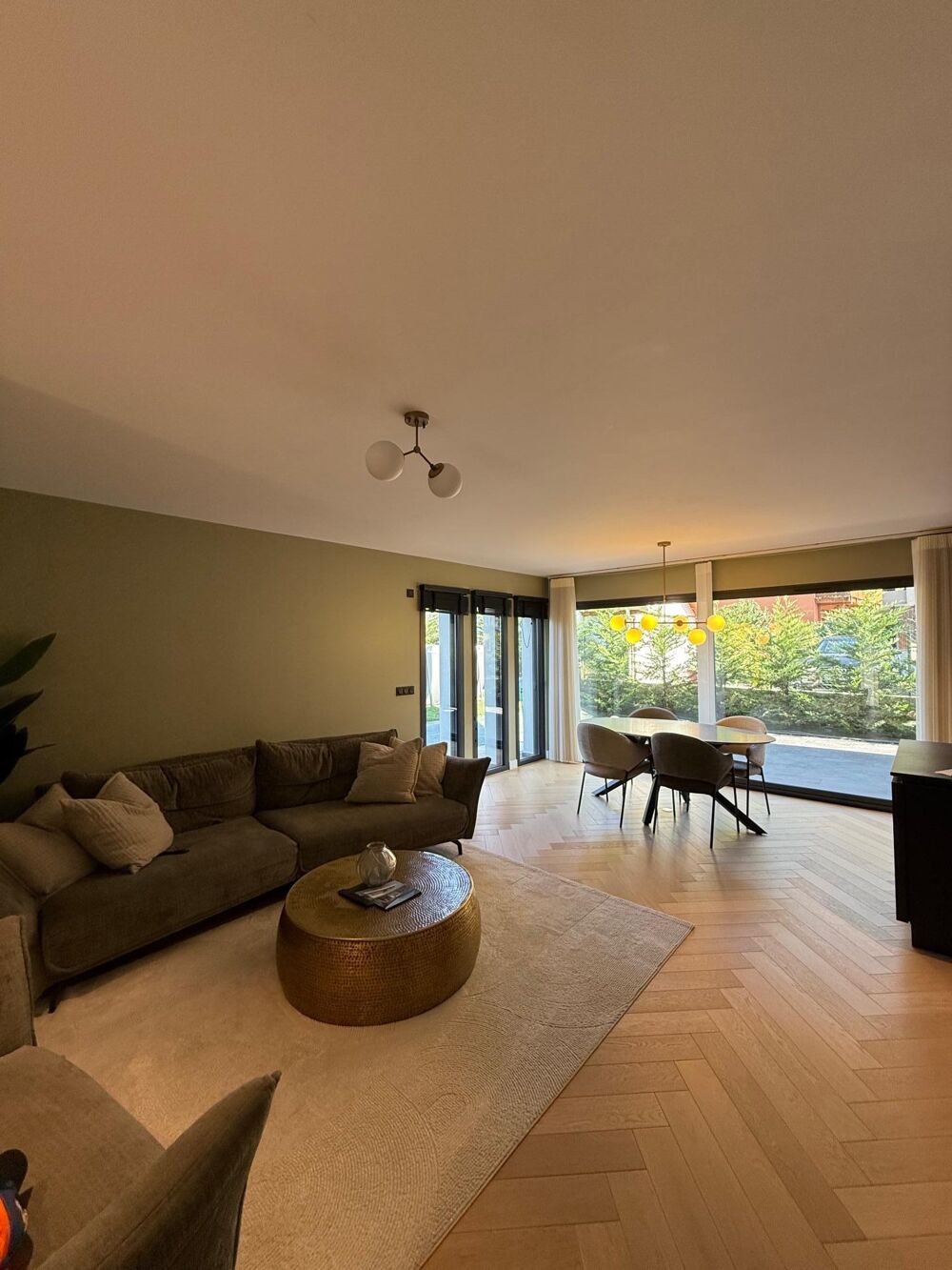 Magnifique maison dans un environnement paisible et verdoyant, vue sur les montagnes,