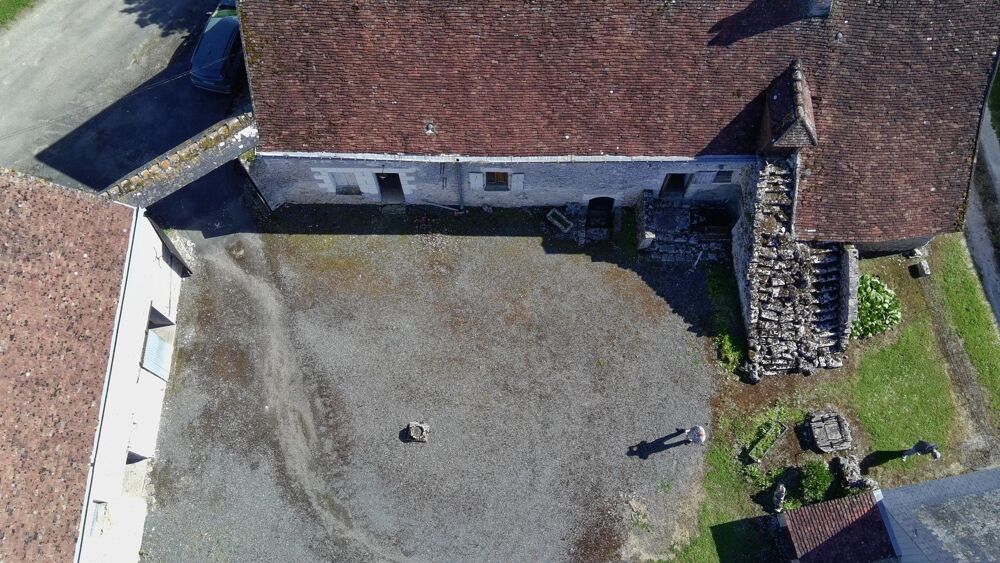 Authentique corps de ferme du XIII? siècle au charme rare et préservé.