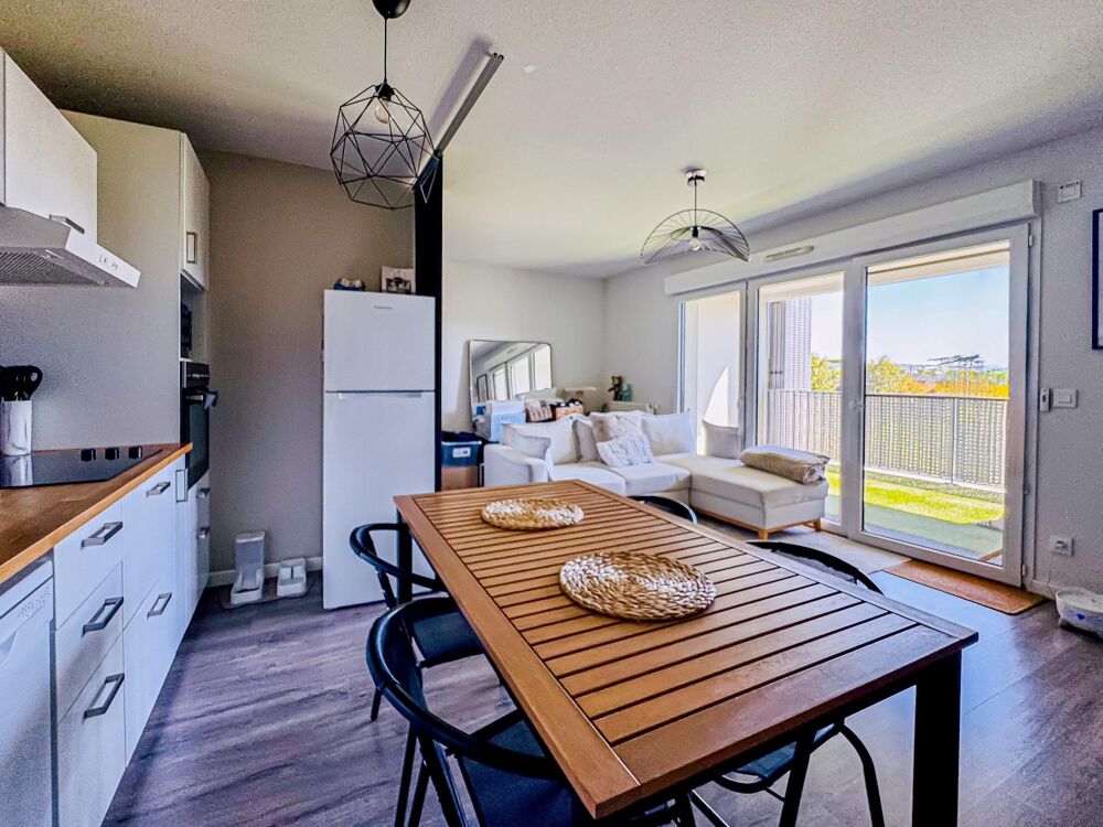 Vente Appartement T2 avec terrasse, proche des transports, parking Begles