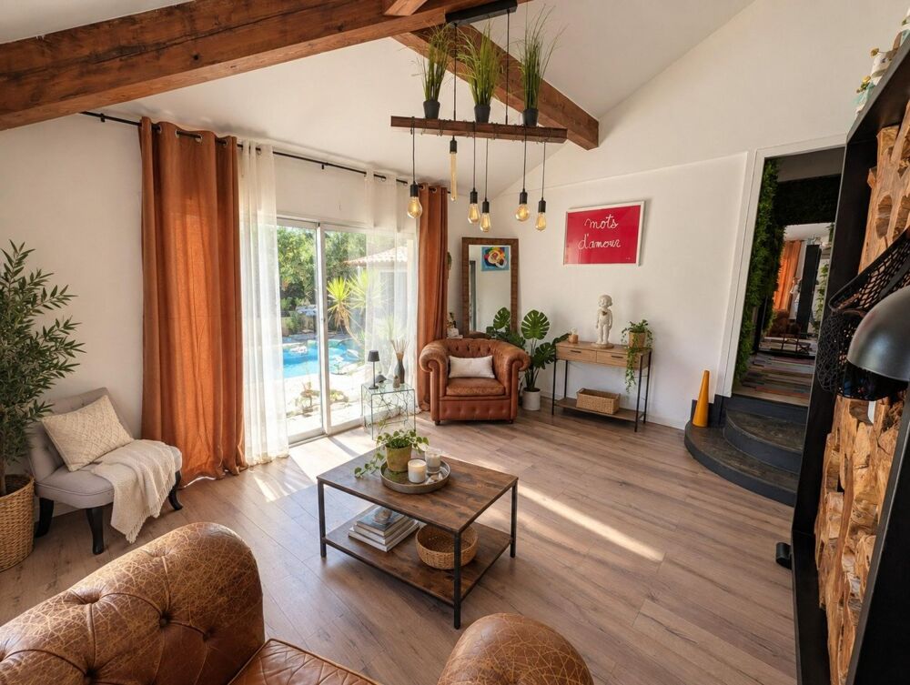 Vente Maison Mazet rénové, piscine et beaux volumes Nimes