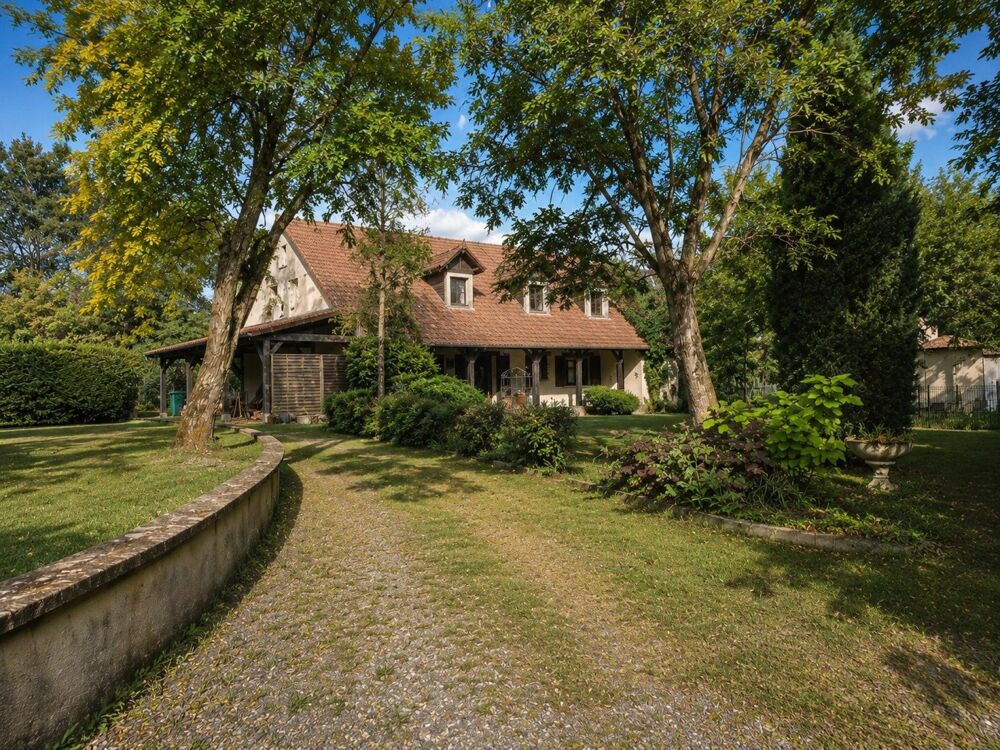 Propriété de caractère avec 2 hectares