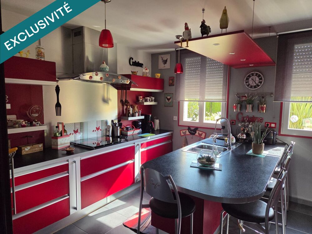 Maison individuelle de plain-pied T6 de 174 m² environ sur un terrain de 1118m², un garage pour 2 roues de 9m² , grande courgoud