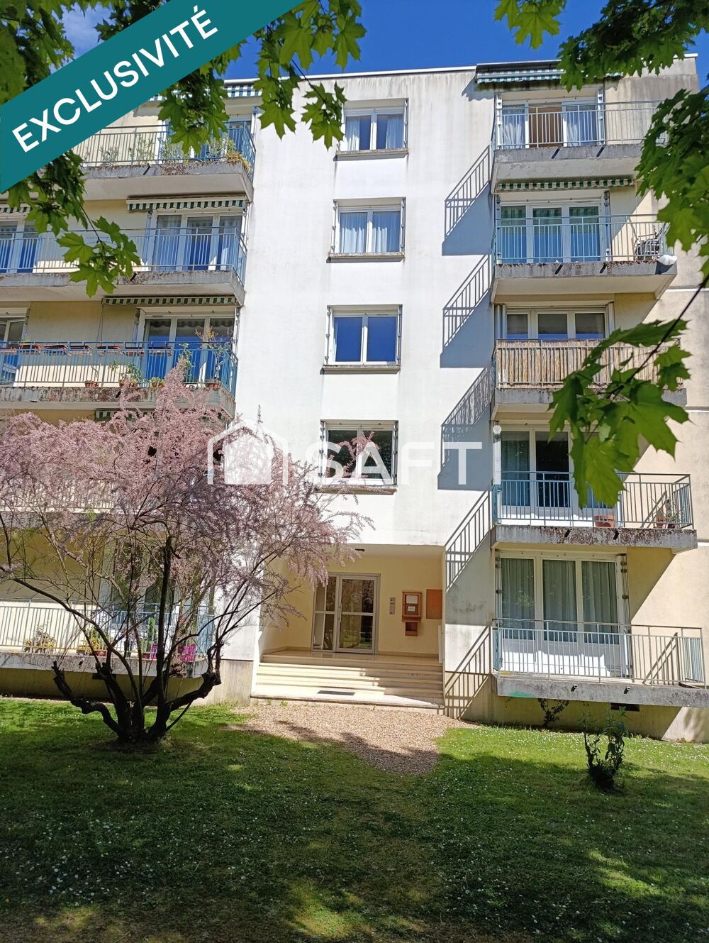 T2 avec cave, garage et place de parking