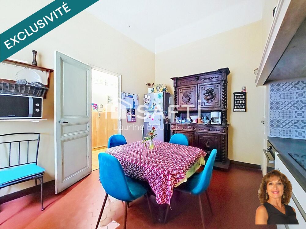 Maison de ville avec extérieur, stationnement et dépendance indépendante en plein centre ville!