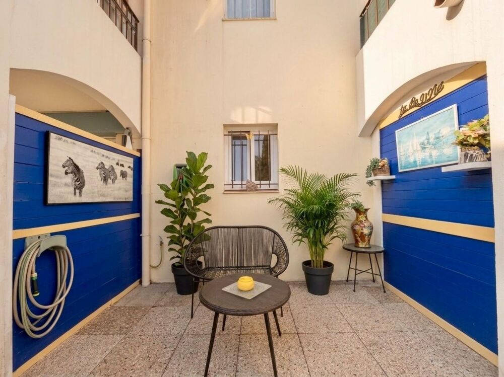 Vente Appartement CENTRE VILLE  À PIED/ AU CALME/ GRANDE TERRASSE Hyeres