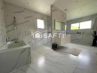  Maison  vendre 9 pices 320 m