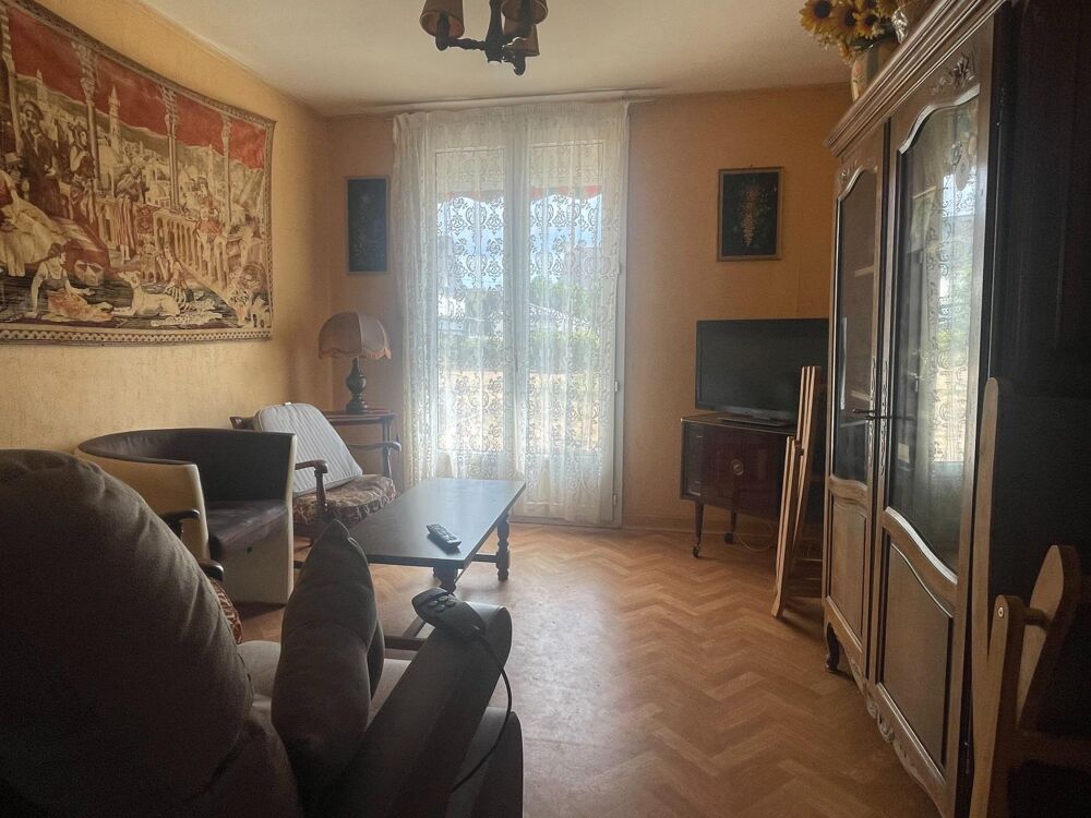 Maison traditionnelle de plain pied, 3 chambres.