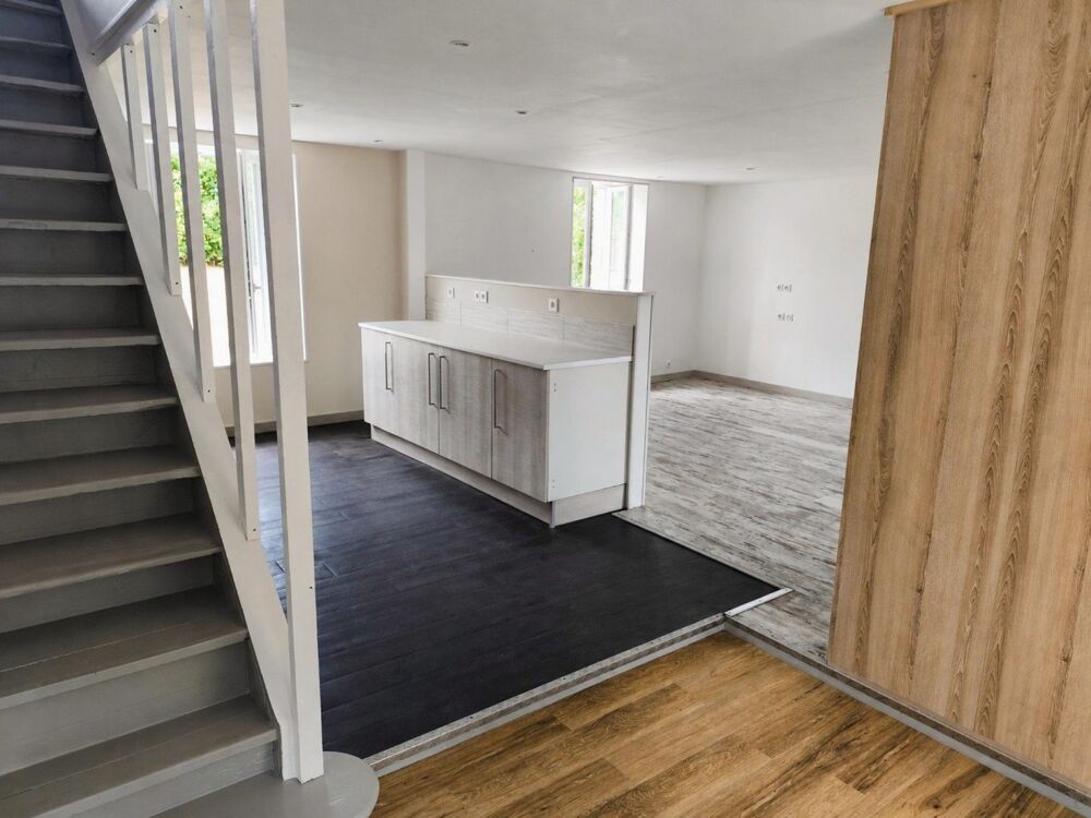 Maison avec grange, dépendances et grand terrain