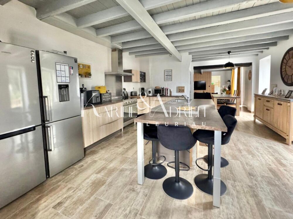 Vente Maison Charmante maison en pierre rénovée avec 3 chambres, bureau, garage, préau et jardin clos Foussais-payre