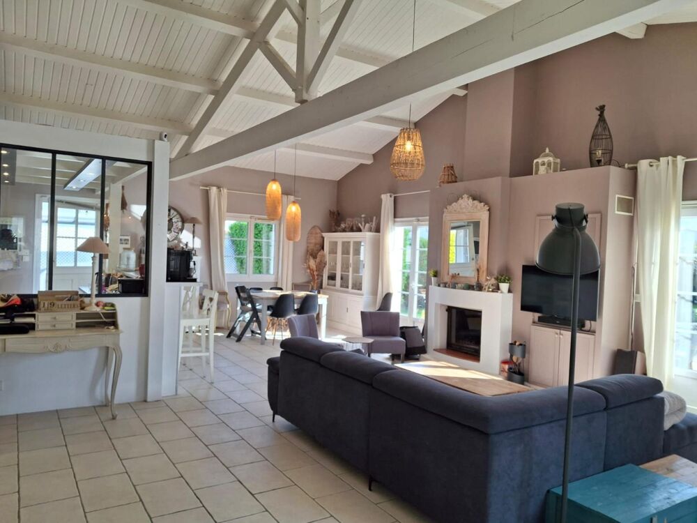 Vente Maison TOUT À PIED ! 4 CH + T2 GRAND JARDIN PISCINE GARAGE Saint-vivien