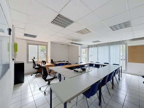 A louer local commercial 133 m&sup2; agr&eacute;able et &eacute;quip&eacute; 1882 33150 Cenon