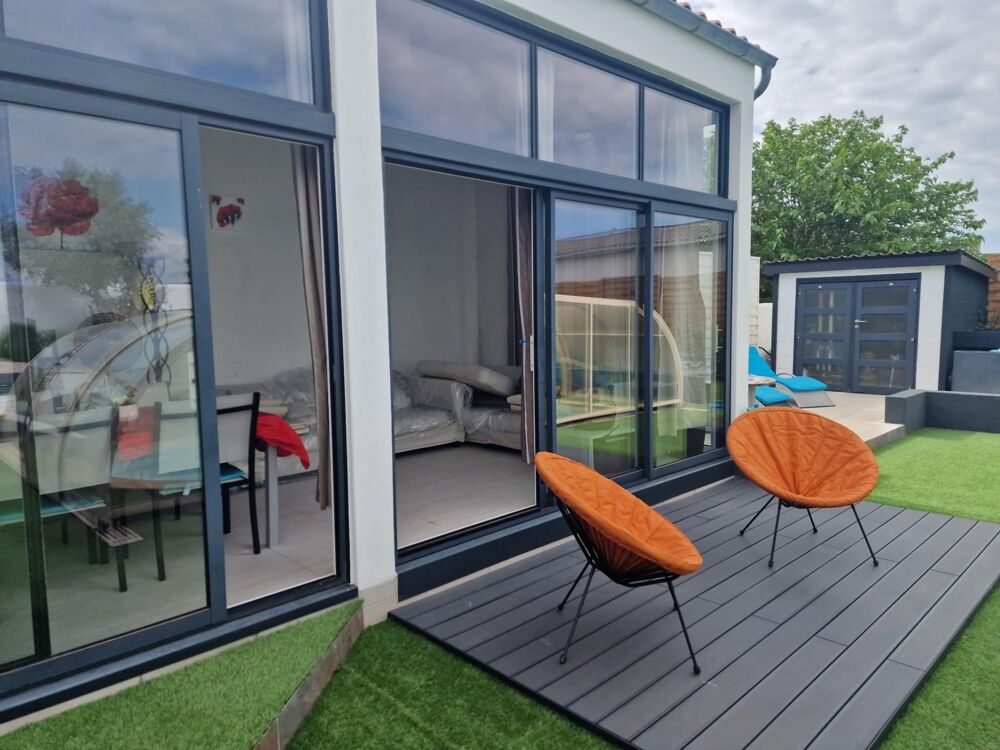 Vente Maison Maison plain pied 194 m2, 5 chambres, piscine, au pied des commerces Marsilly