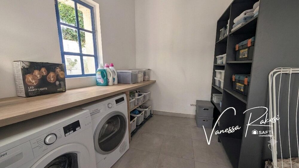 Vente Maison À Saintes, secteur Saint-Vivien, maison en pierre rénovée de 115 m² avec jardin, terrasse, cave et dépendance. Saintes