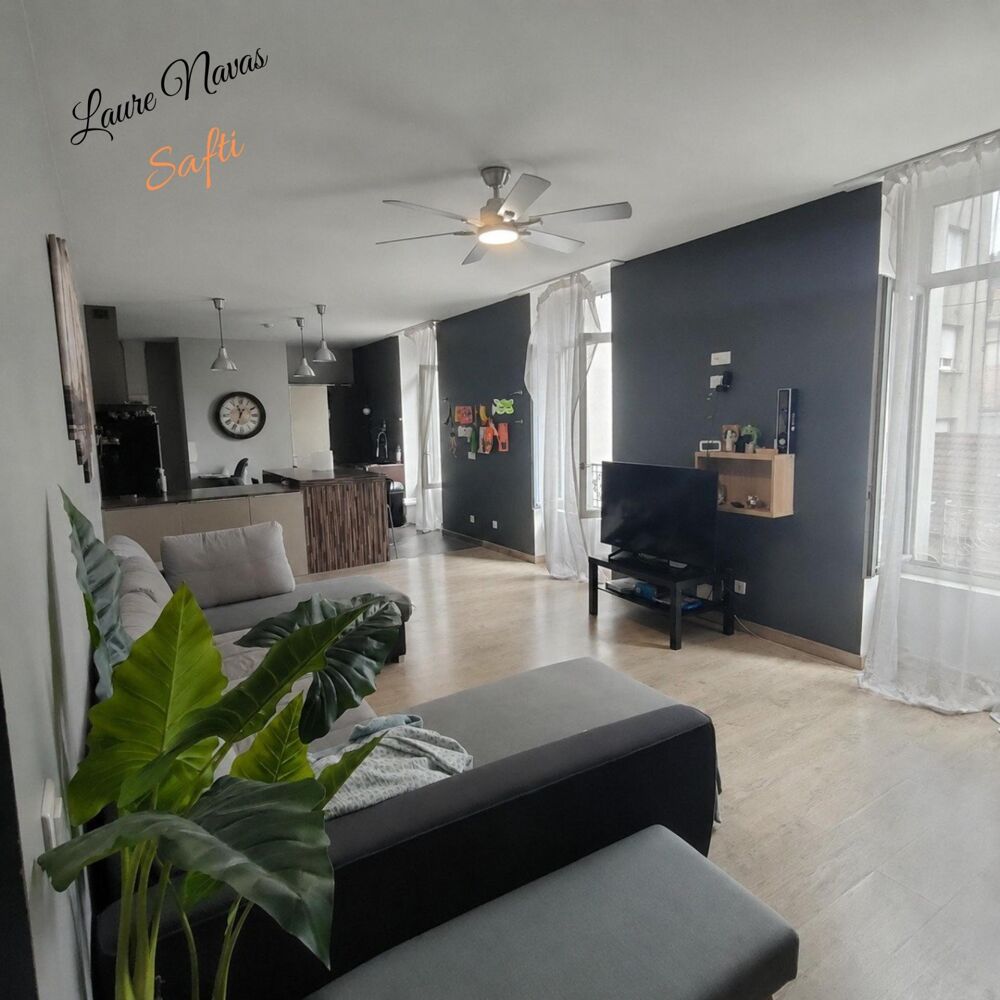 Appartement de type F3 avec cuisine équipée récente avec local commercial au RDC. Pouvant être dissocié offrant la possibilité d