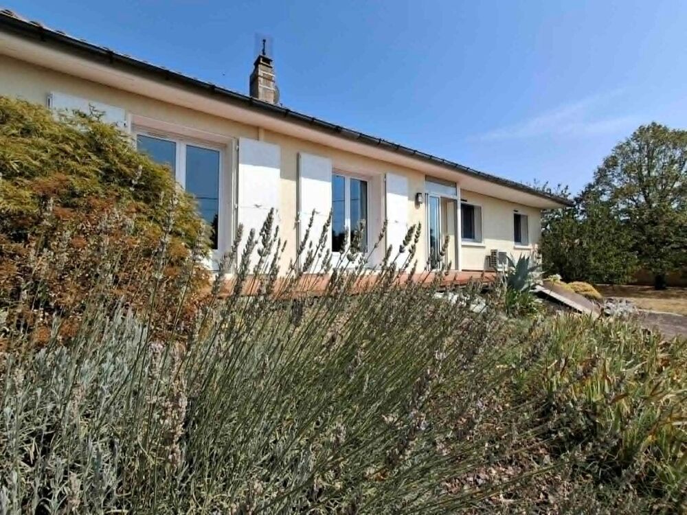 Une maison généreuse et agréable à vivre, dans un cadre calme, à découvrir rapidement !
