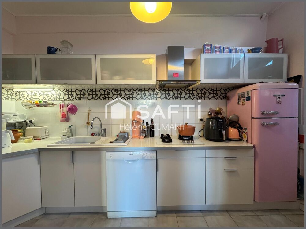 Élégante maison de maître rénovée  proche des commerces, jardin et garage.