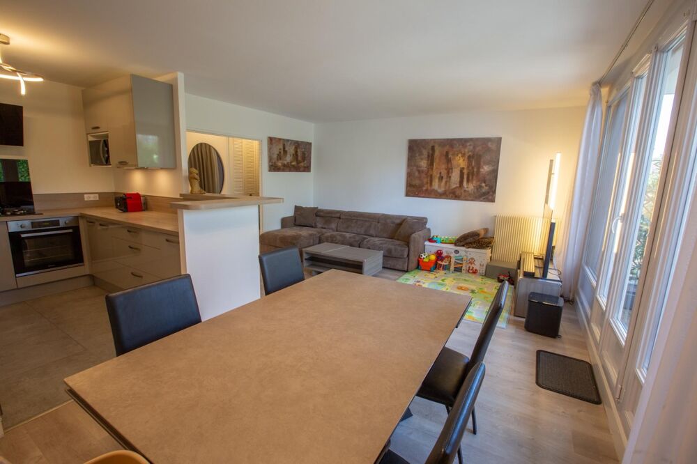 Vente Appartement LE MESNIL-SAINT-DENIS - SUPERBE 3-PIÈCES RÉNOVÉ AVEC TERRASSE, PARKING ET CAVE Le mesnil-saint-denis