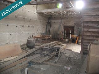 Vente Maison Grange en bon état d'environ 80 m², avec un grand volume vide au premier niveau sur une cave voutée. Ris