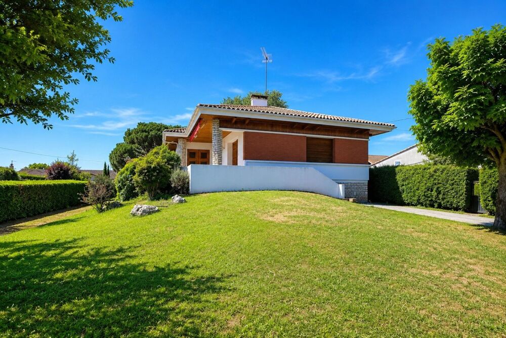 Maison familiale avec grand terrain de 3 370 m², garage de 90 m² et beau potentiel d'évolution