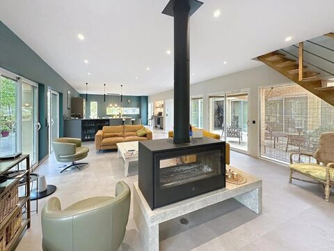   Maison contemporaine spacieuse et lumineuse avec piscine int�rieure dans un cadre paisible  et bois� � 10 minutes de Cahors Maison - 9 pi�ce(s) - 320 m�