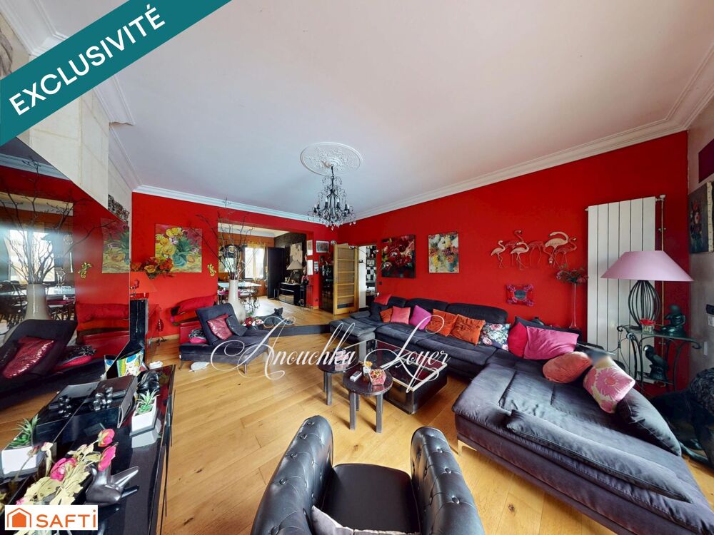 Maison en pierre avec piscine et parc paysager