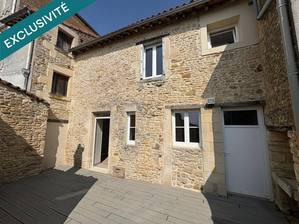 Maison avec extérieur et garage