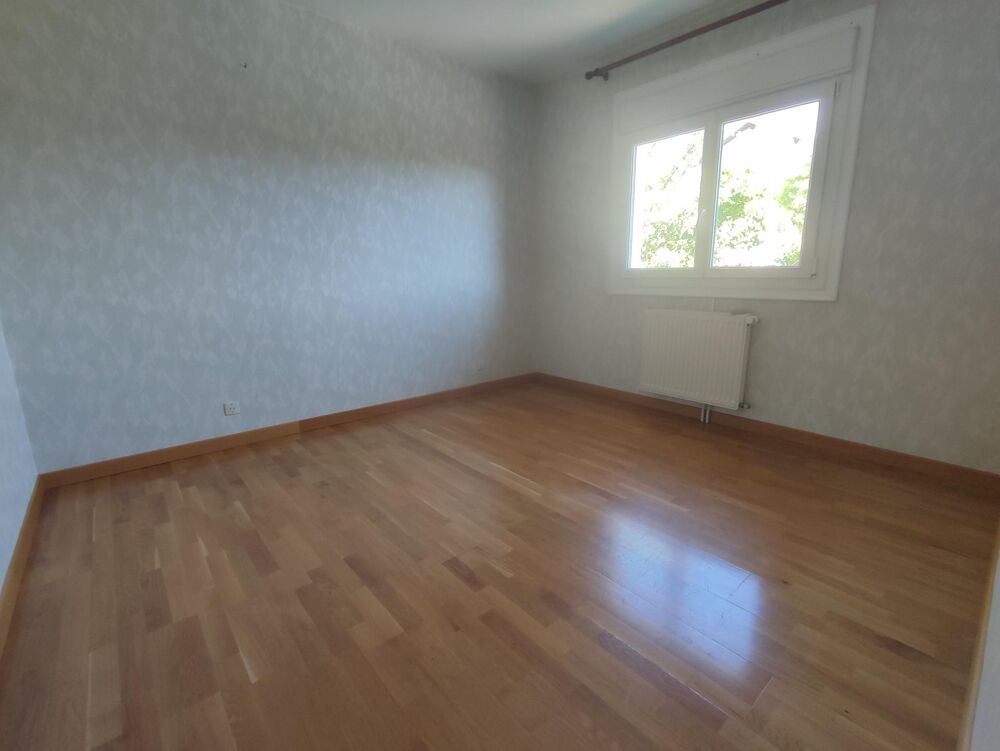 Vente Maison 4 chambres, 2 wc, 1 salle d'eau et 1 salle de bain, Tavaux