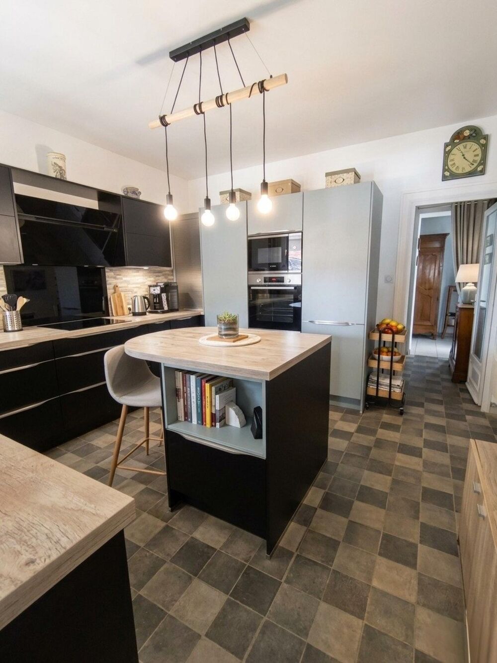 Vente Maison Coup de coeur à Rochefort ! Superbe maison avec piscine et extension contemporaine. Rochefort