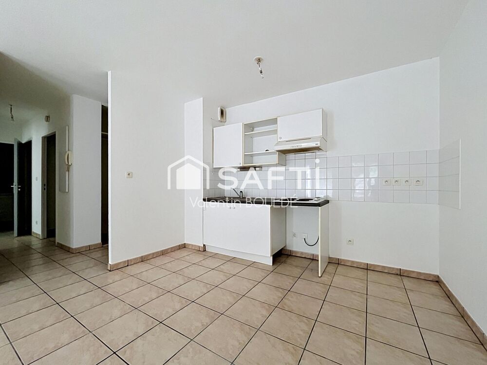 Beau T3 avec balcon au sein dune résidence sécurisée avec piscine.